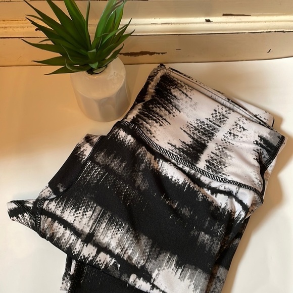 DANSKIN 90 degree by Reflex size medium leggings capris workout exercise yoga - Picture 1 of 6